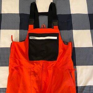 ThirtyTwo Basement Bib